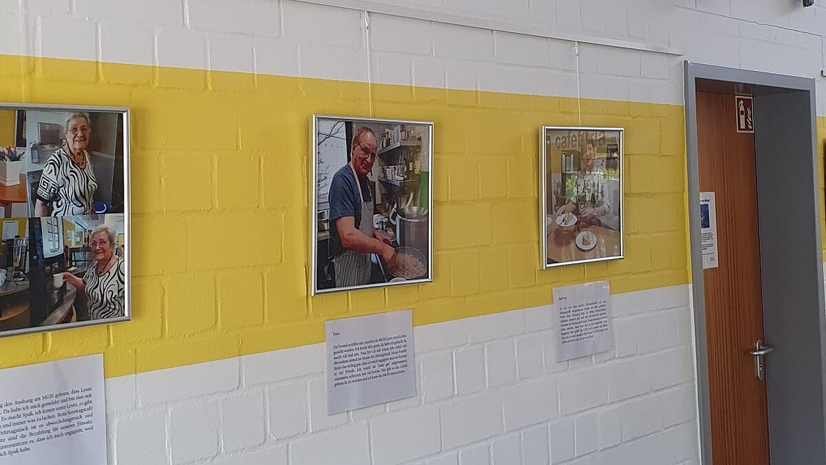 Die Ausstellung zeigt freiwillig Engagierte und ihre Statements zur Motivation sich ehrenamtlich zu betätigen.