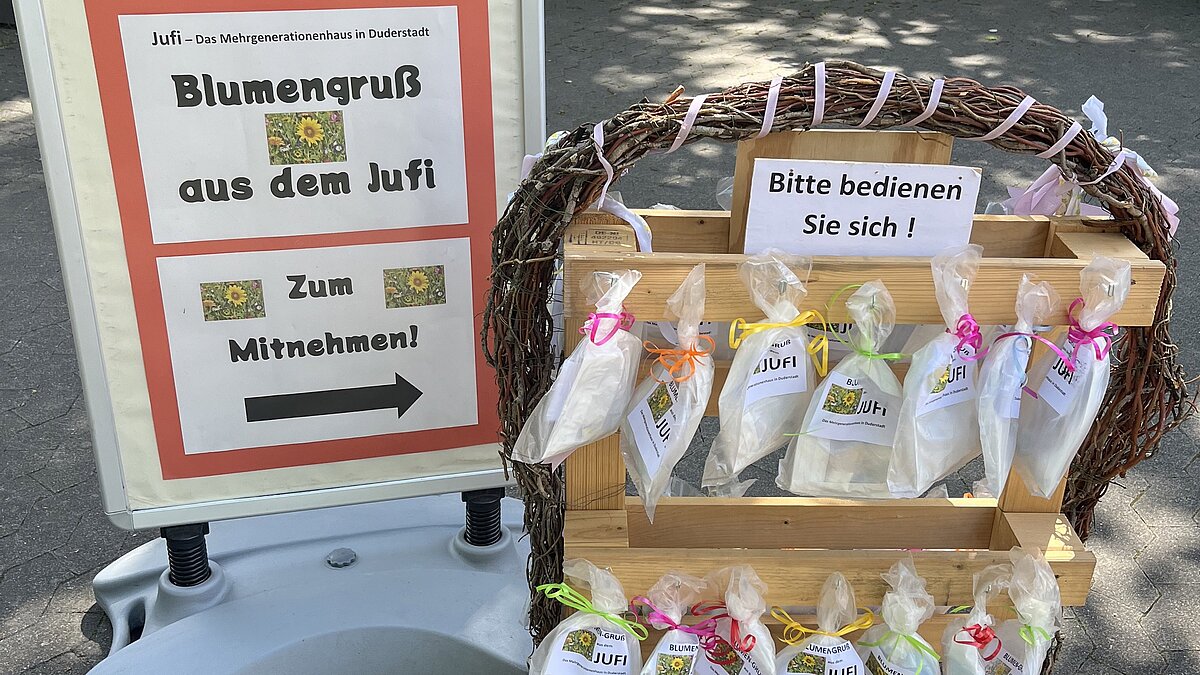 Stand mit Blumen- und Kräutersamentüten