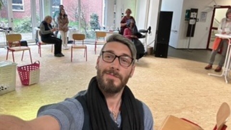 Das Bild zeigt Tobias Wiedemann.