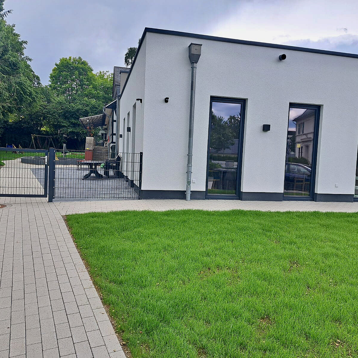 Blick auf den Neubau kurz vor der Fertigstellung