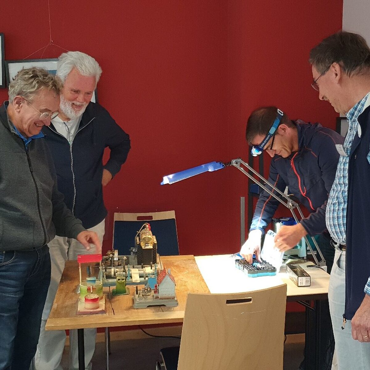 Das Team Repair Café Puchheim in Aktion