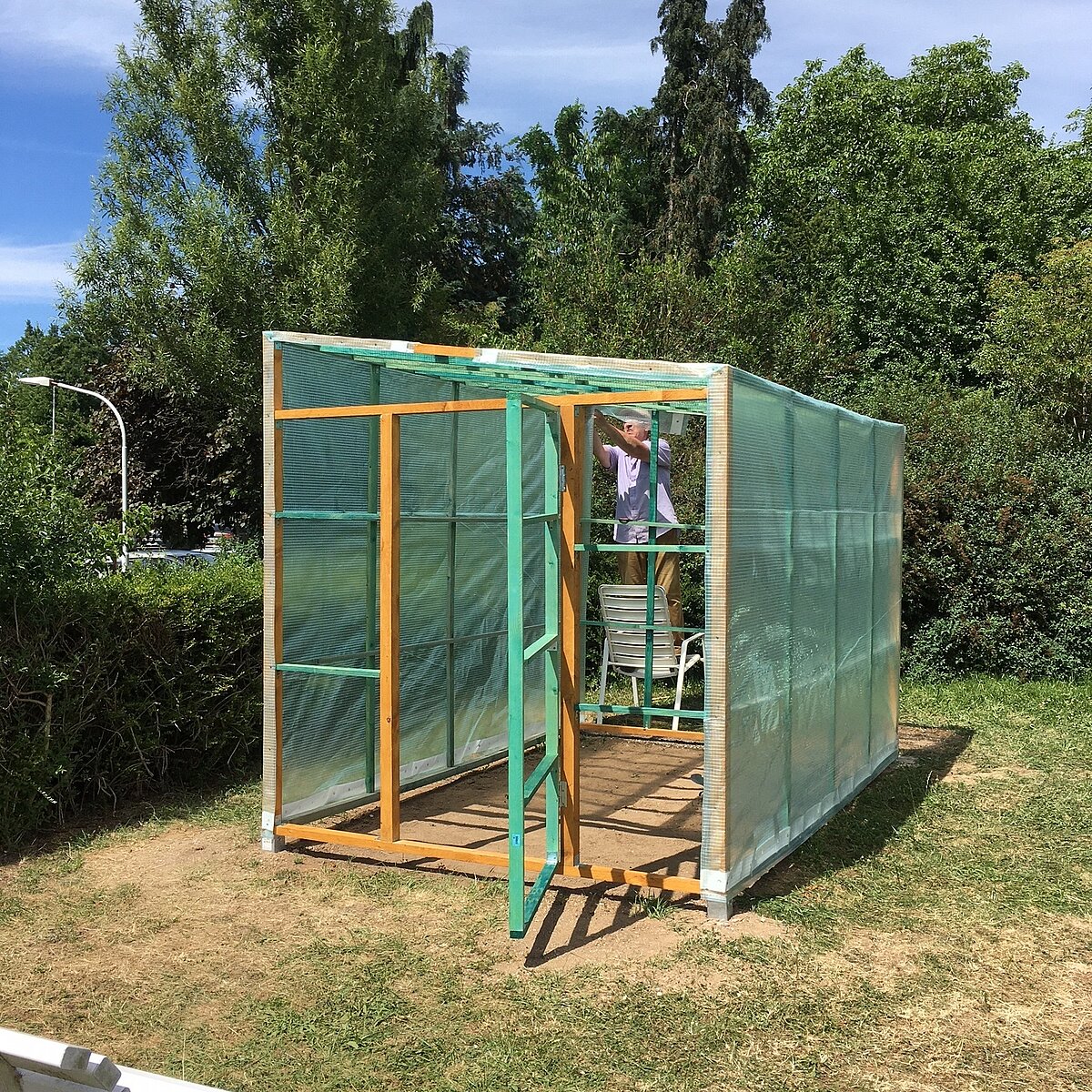 ein neues Tomatenhaus wird gebaut