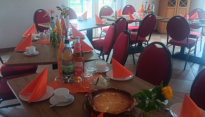 Kaffeetafel im Familiencafé