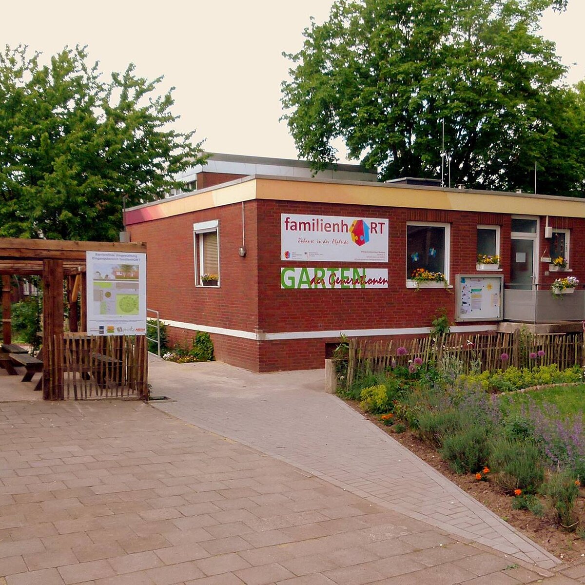 Mehrgenerationenhaus "familienhORT"