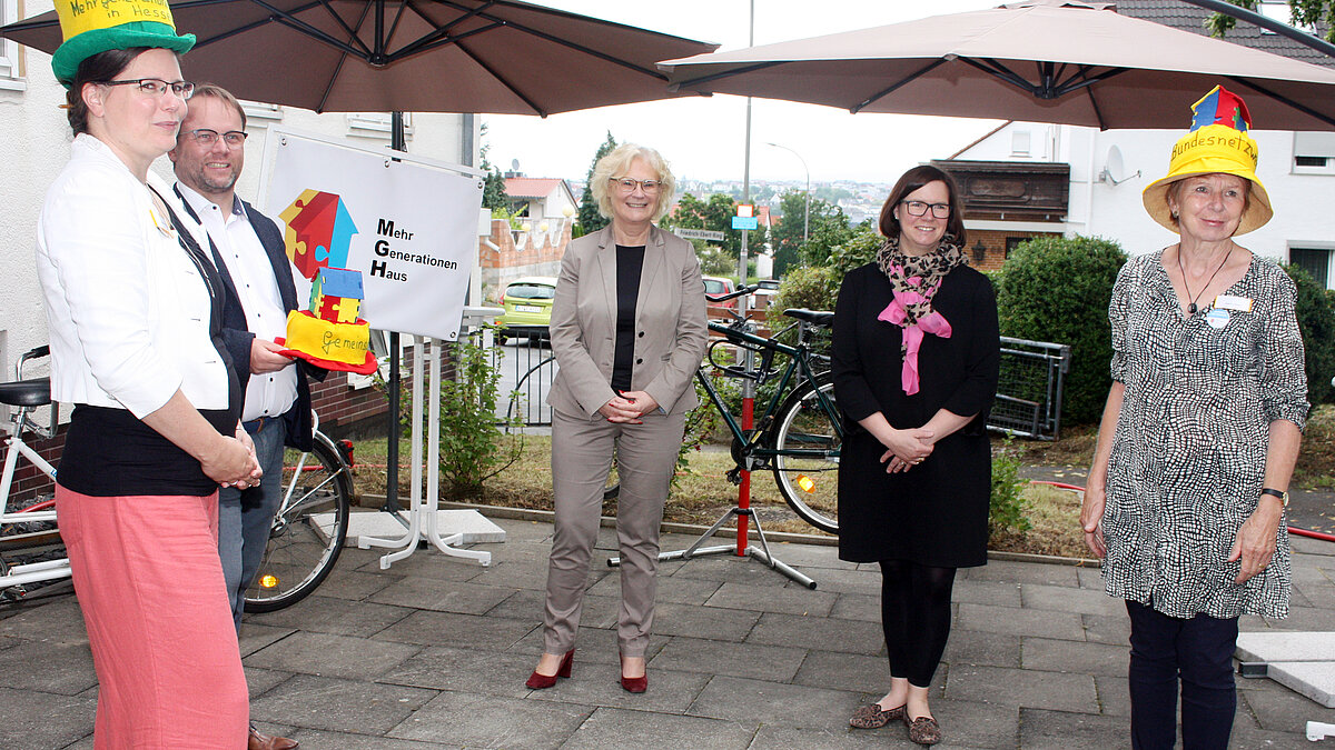Gruppenfoto mit Bundesfamilienministerin Lambrecht