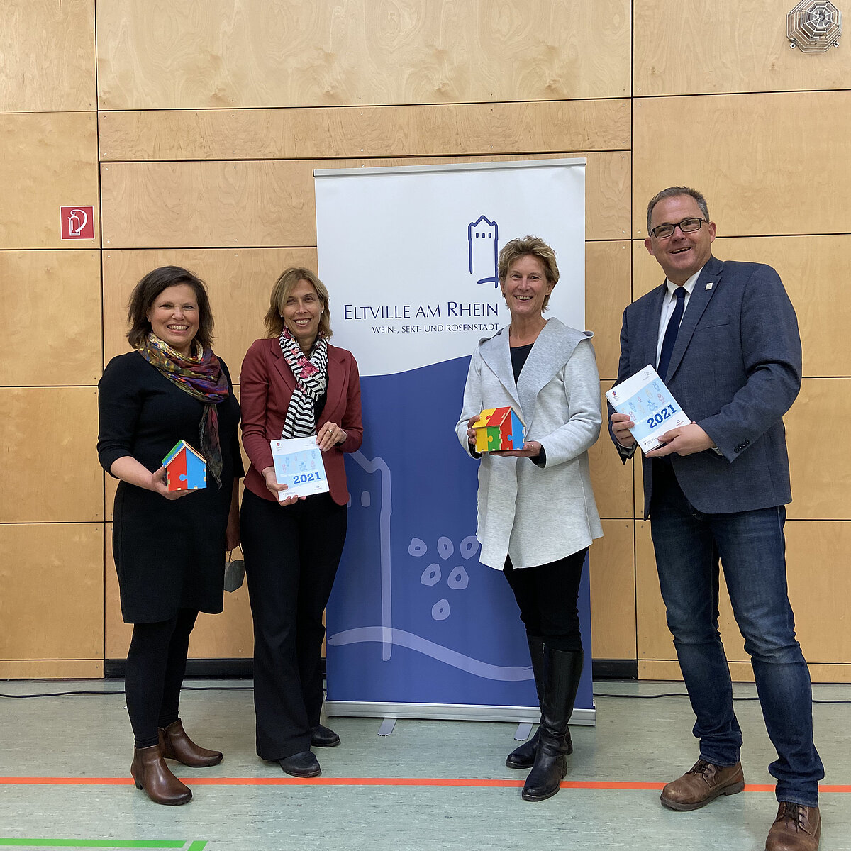 Patrick Kunkel, Bürgermeister Eltville, Andrea Schüller von der Stabstelle, Bettina Behrens, Leiterin Amt für Soziales, Kitas, Sport und Vereine, und Andrea Derstroff, Koordinatorin des Mehrgenerationenhauses Eltville