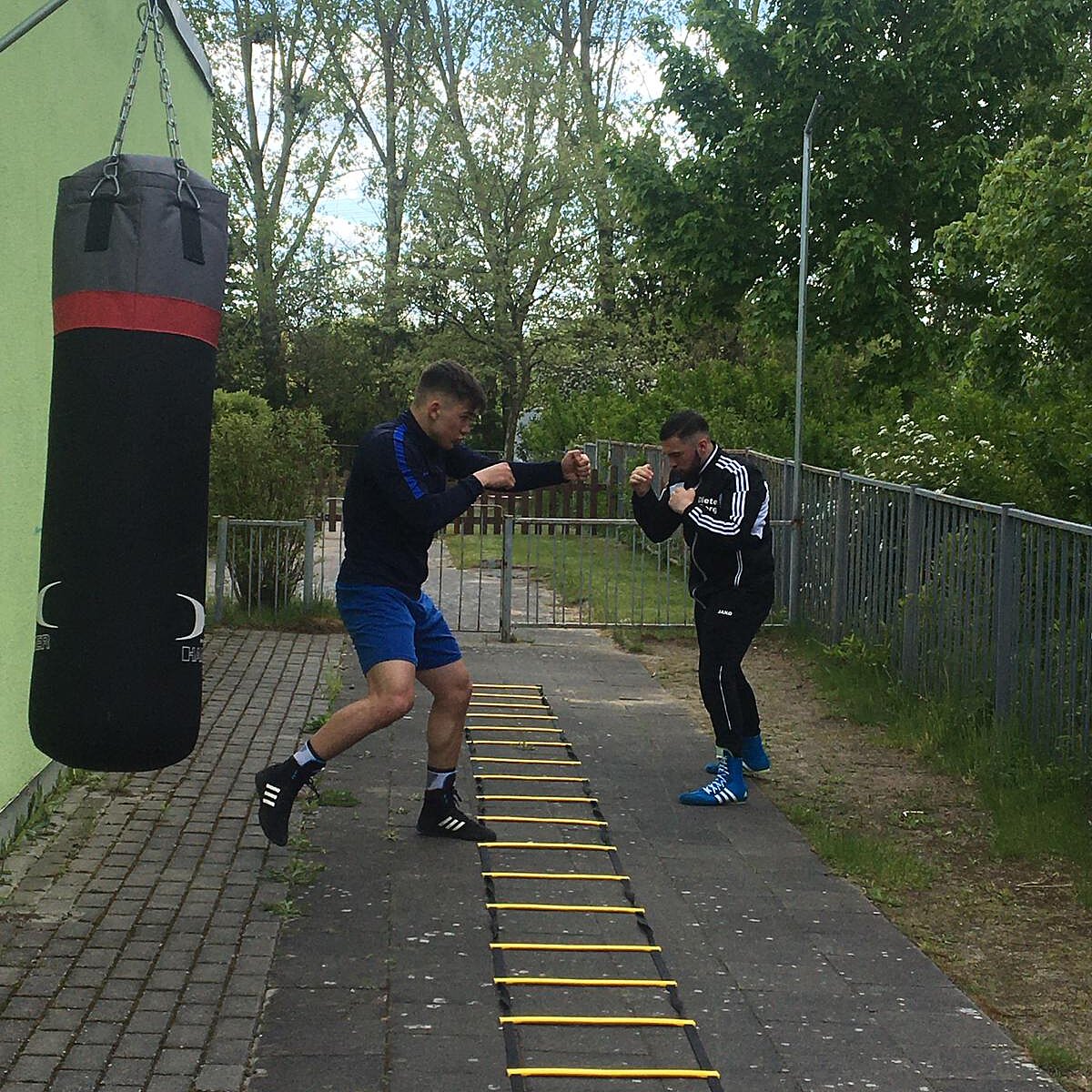 Training im Innenhof