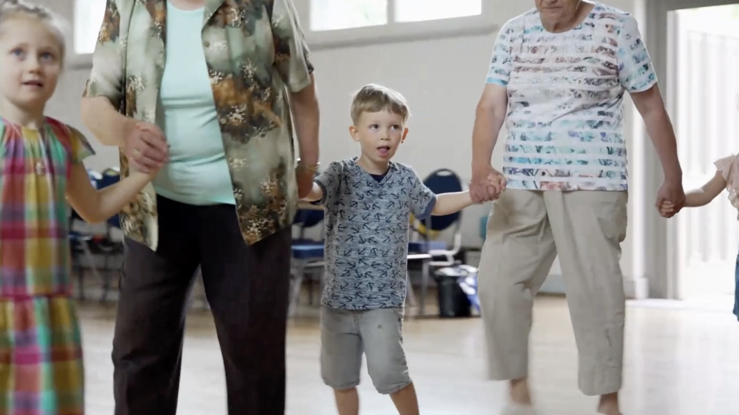 Video Mehrgenerationenhaus Geschwister Scholl starten
