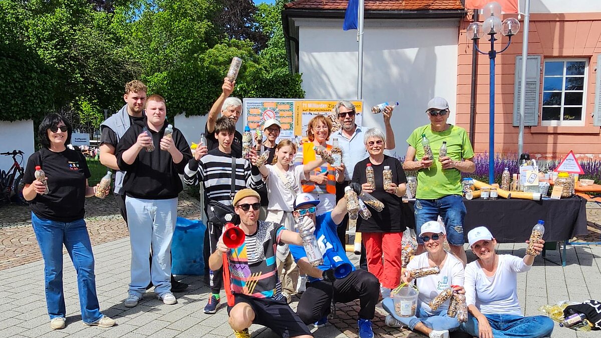 Gemeinsam wurden beim Aktionstag Zigarettenkippen gesammelt. Ein kleiner Beitrag für den Umweltschutz.