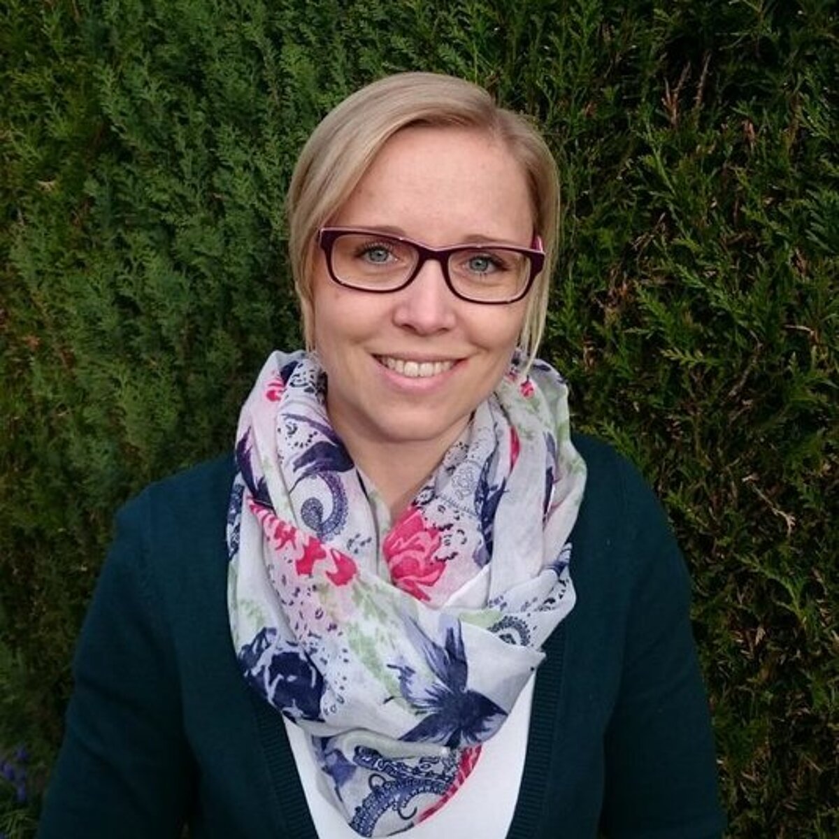 Porträtfoto von Jasmin Sterzl.