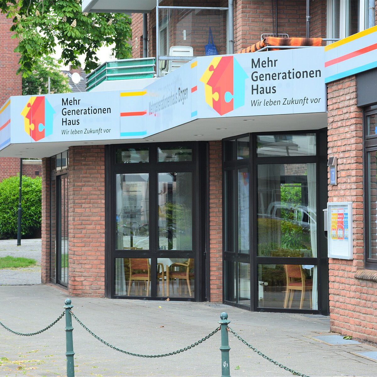 Der Eingang liegt direkt gegenüber des Marien-Hospitals Wesel