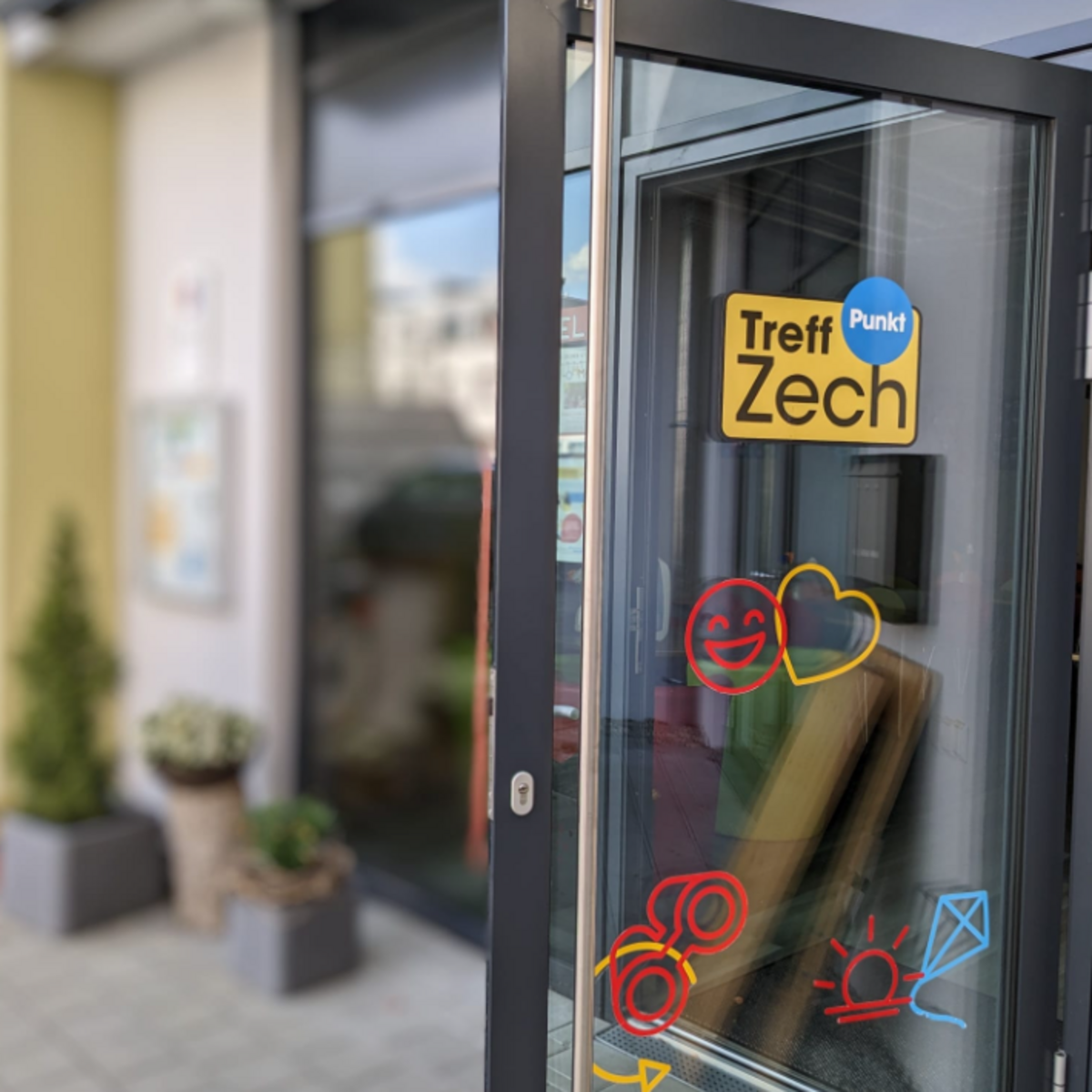 Die Eingangstür steht für Sie auf