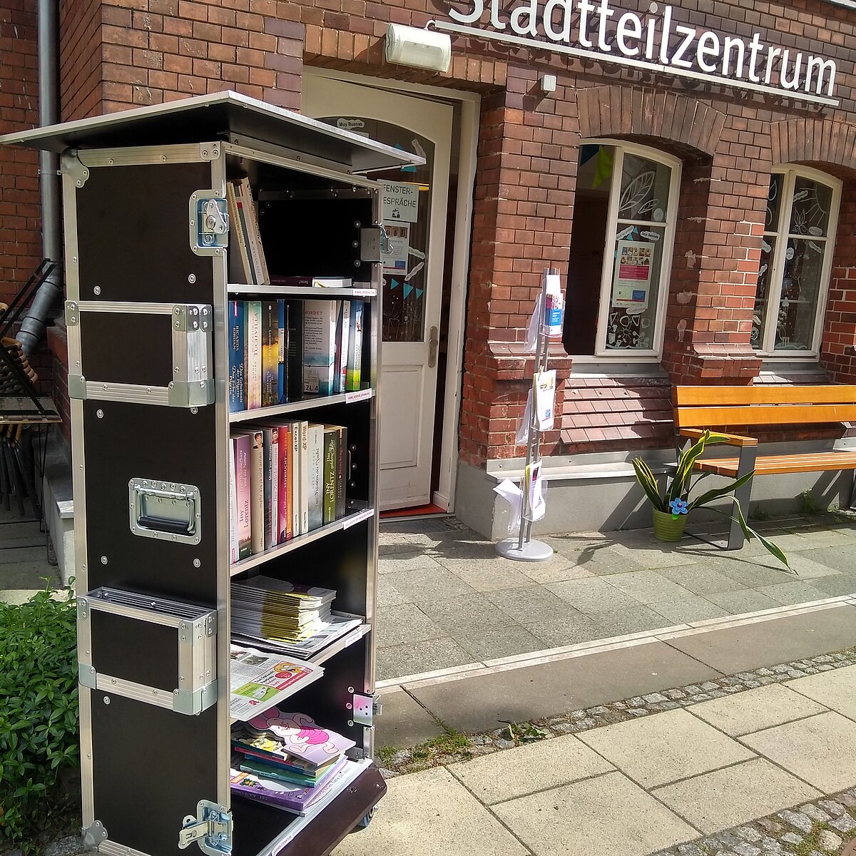 von Freiwilligen organisiert