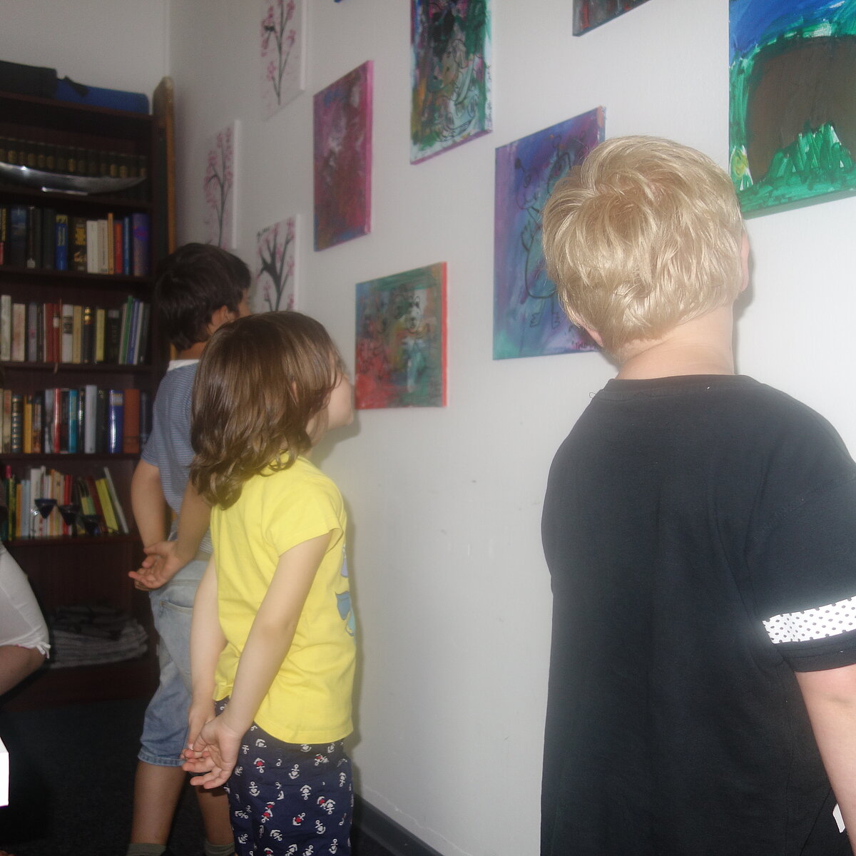 Bildausstellung der MGH Kinder