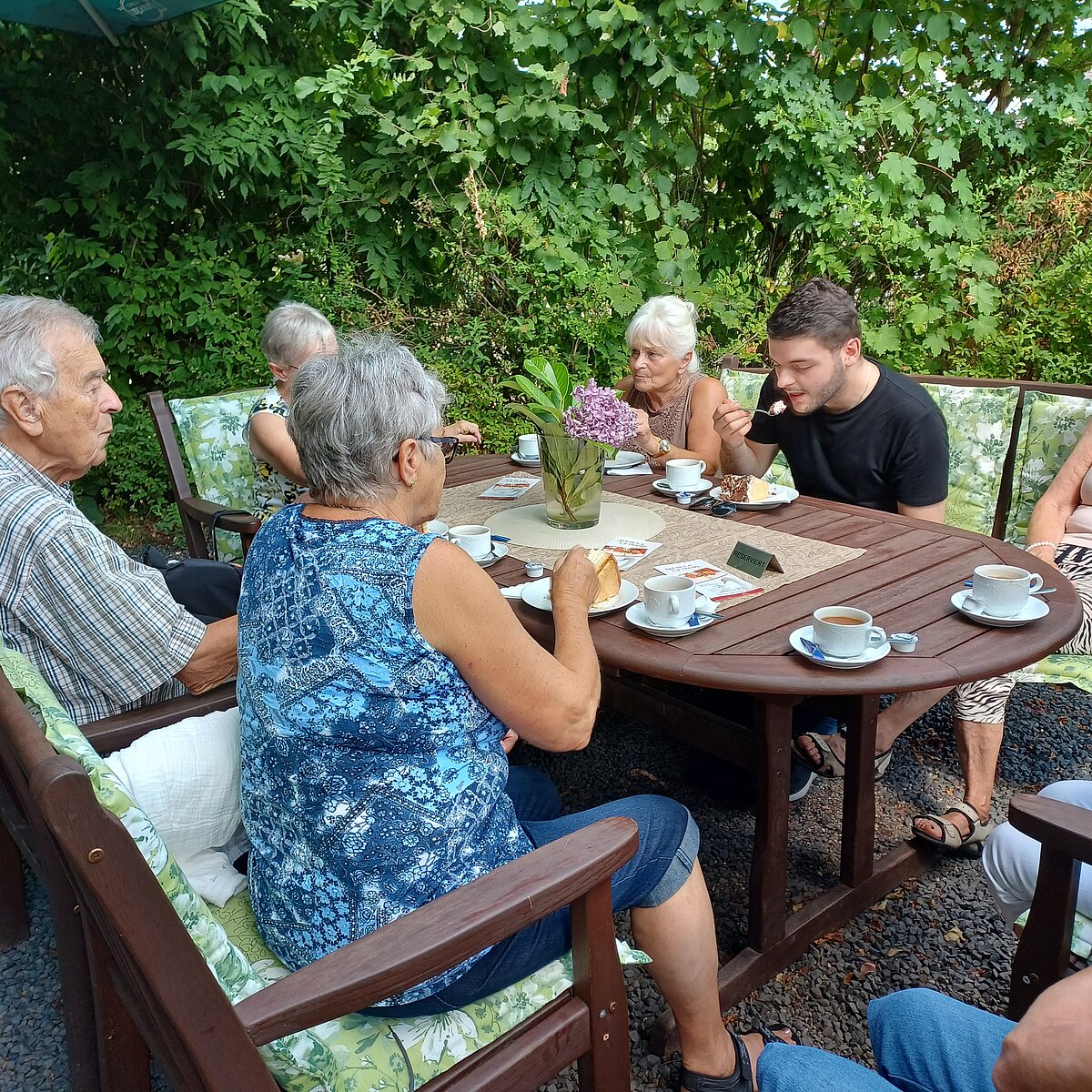 Kaffee und Kuchen am Jägersburger Weiher
