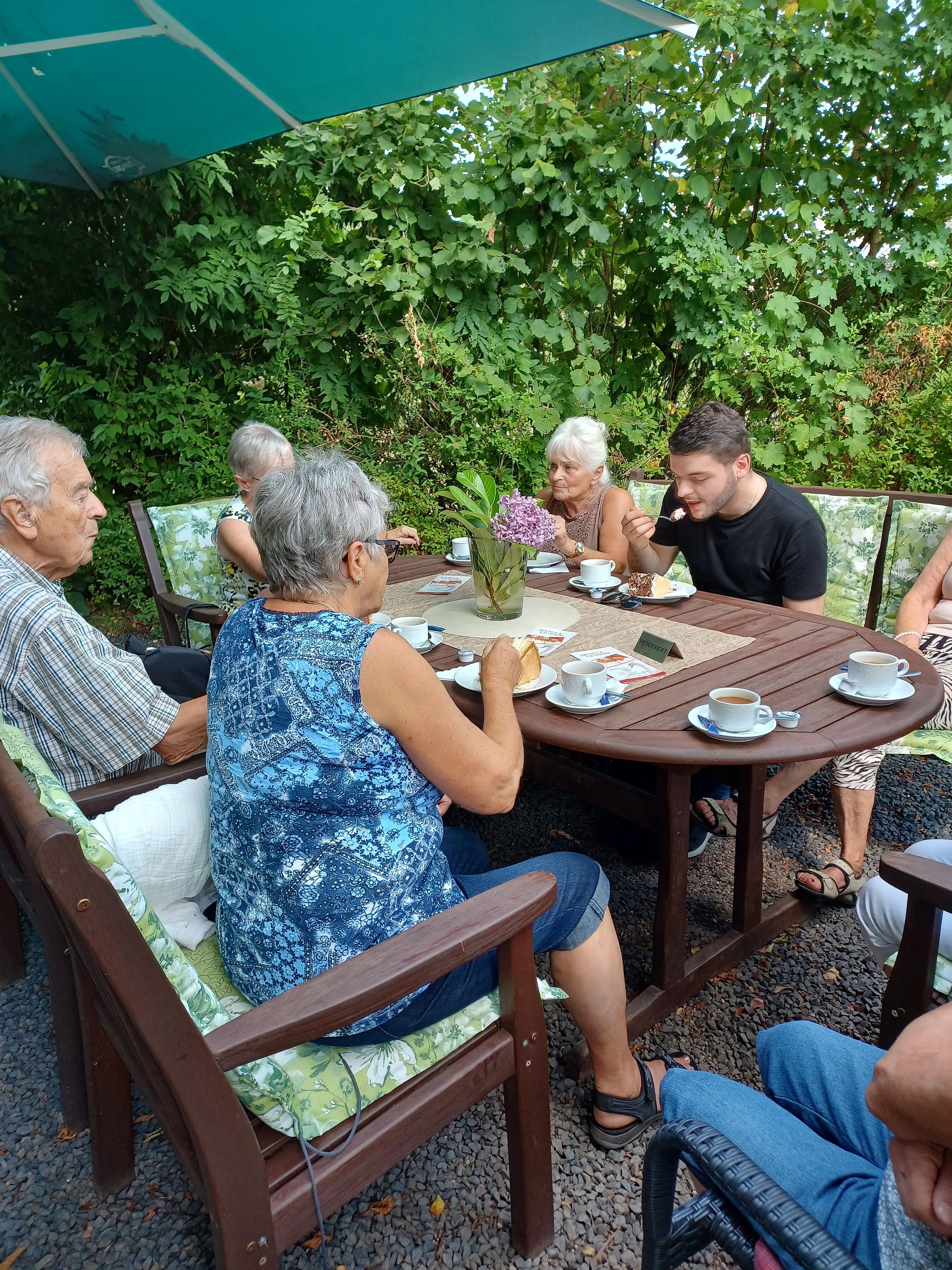 Kaffee und Kuchen am Jägersburger Weiher